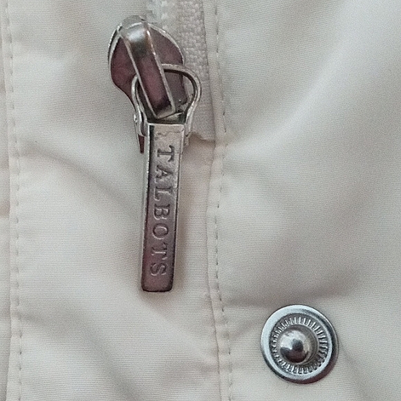 Talbots Woman's Medium Cream Vest With Removable Fur Trimmed Hood - Picture 7 of 9